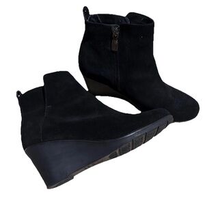 Blondo waterproof wedge Black Suede Ankle Bootie size 8
